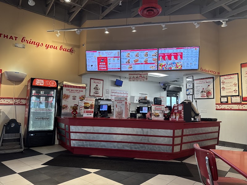 Freddy's Frozen Custard & Steakburgers photo 3