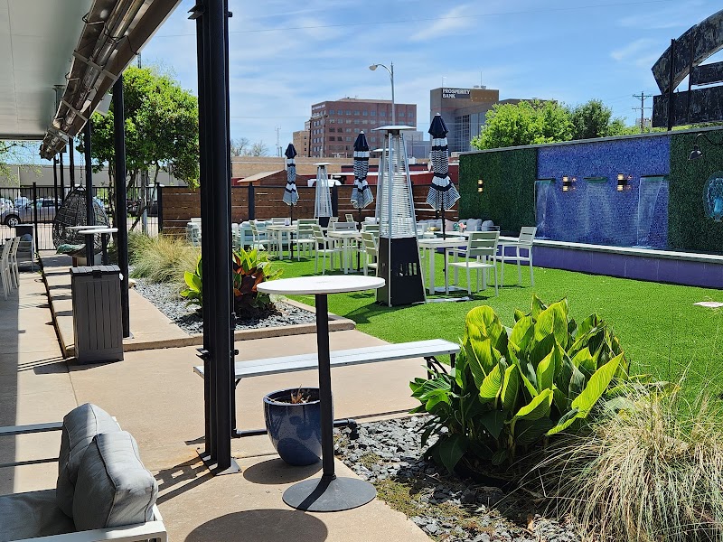Peacock Patio photo 3