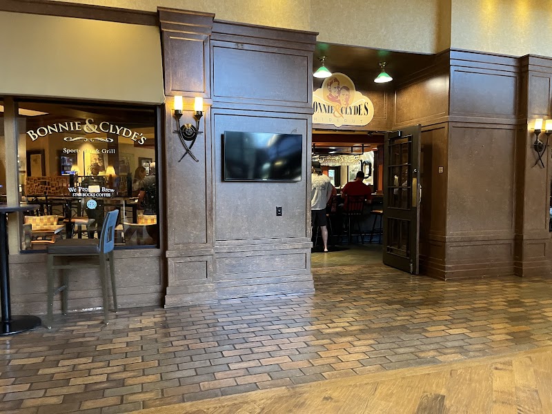 Bonnie & Clyde's Bar & Grill