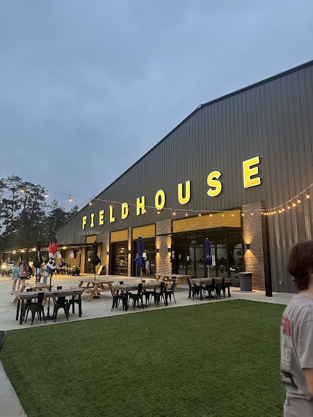 Community Fieldhouse Sports Bar and Grill photo 4