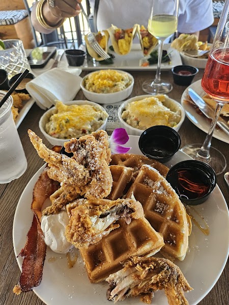 Pure Social Bar & Grill photo 3