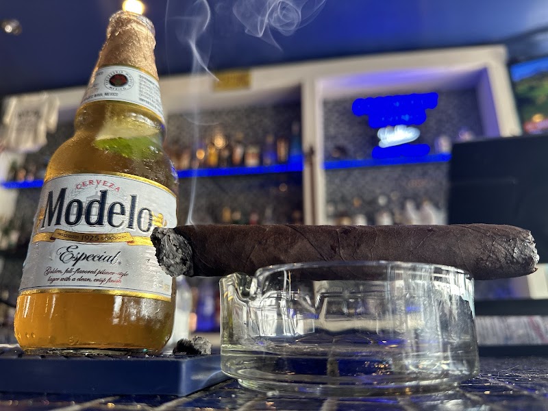 Rockin' Cigar Bar & Grill @ 3rd Coast photo 2